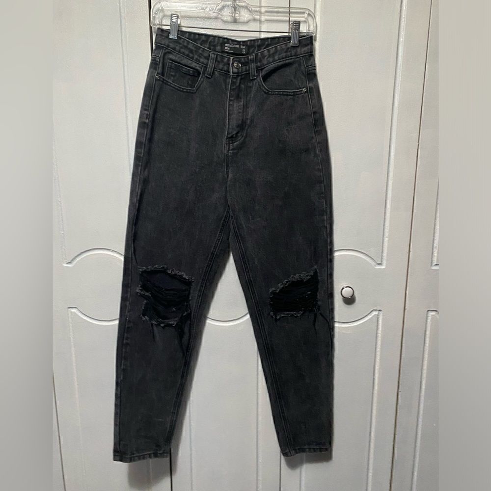PrettyLittleThing Black High Rise Mom Jeans Size 4